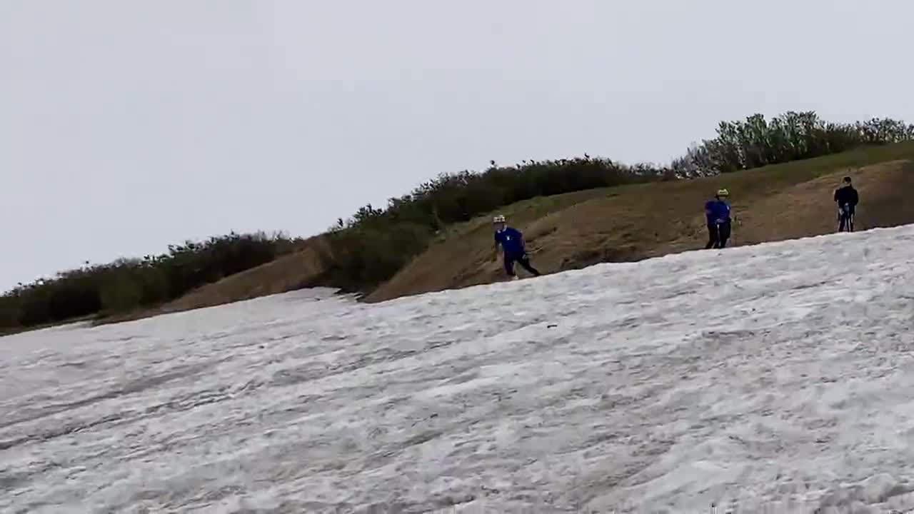 20240609 浅草岳でスキー部練習2